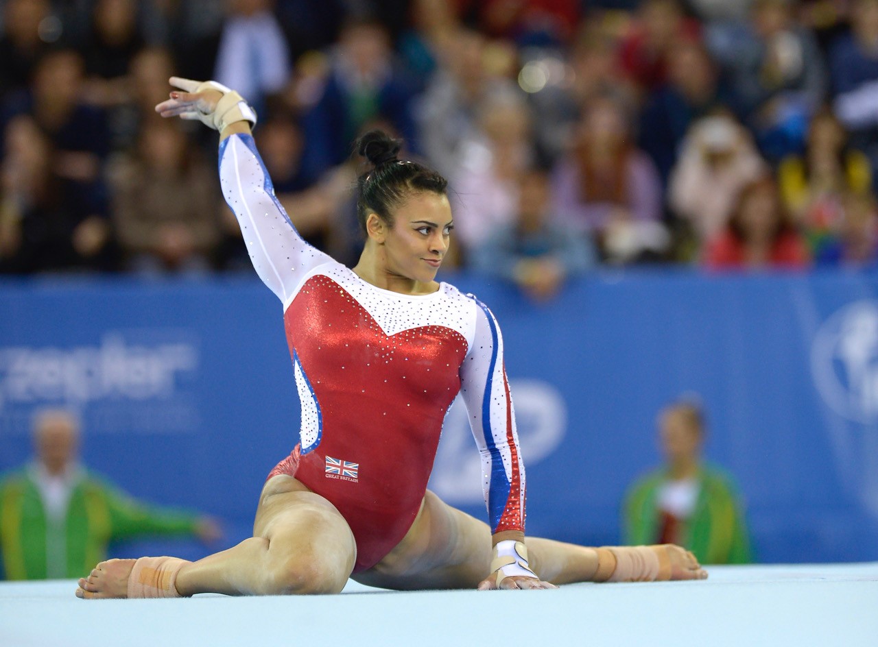 В чемпионате по гимнастике 50 спортсменок. Элисса Дауни. Ellie Downie. Элисса Дауни гимнастка. Elizabeth Pasieva гимнаст.